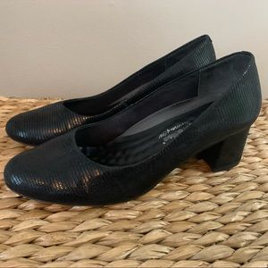 Black Patent Lizard Print Pump